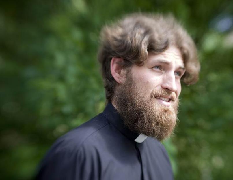 Почему католические священники бреют бороду, а православные нет? Рясы, бороды и длинные волосы. 