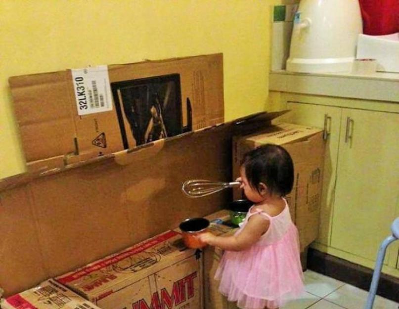 Как сделать кухню из коробки своими руками. Детская кухня своими руками