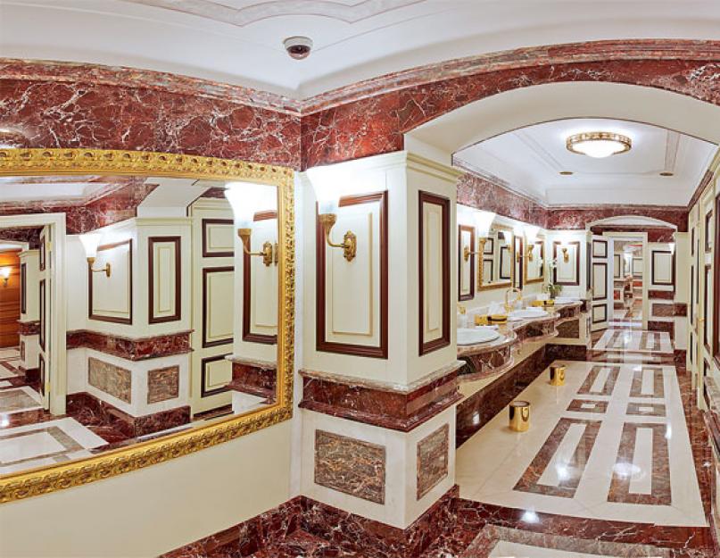 Туалет в цуме. Туалет в ГУМЕ Москва. Исторический туалет в ГУМЕ. Золотой туалет в ГУМЕ.