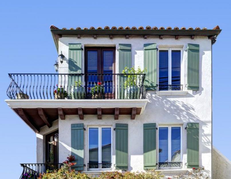 Виды балконов в кирпичных домах. Французский балкон и другие виды остекления с подробными характеристиками