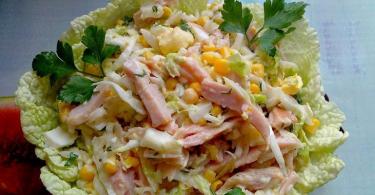 Салат с куриной грудкой и кукурузой: лучшие рецепты для молодых хозяек Салат с вареным куриным филе и кукурузой