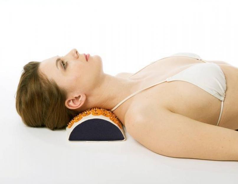 Сплю с полотенцем под шею. Удобная поза во время сна – залог здорового позвоночника