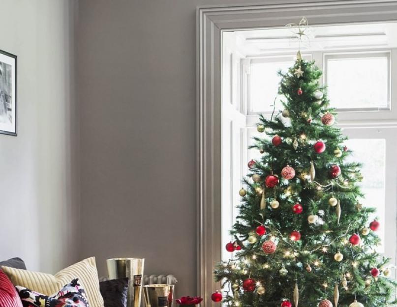 Украшение елки синими шарами. Роскошные идеи новогоднего декора: блеск золота и серебра