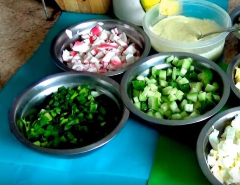 Что входит в крабовый салат? Салат с крабовыми палочками: вкусные рецепты. 