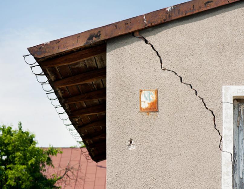 Как делать стяжку стен, чтобы предотвратить разрушение вашего дома. Трещина в кирпичной стене: ищем выход из ситуации Как стягивают дом