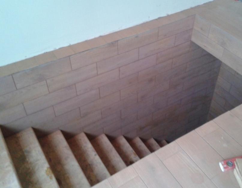 Как сделать металлическую лестницу в подвал гаража. Как сделать лестницу в погреб из бетона