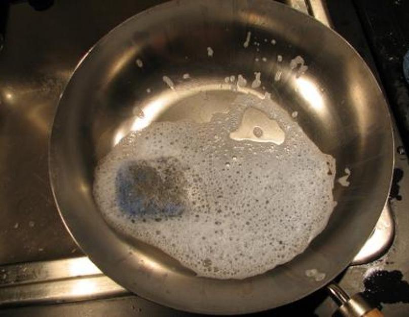 Как почистить сковороду от толстого слоя нагара снаружи и внутри. Как очистить от нагара нержавеющую, алюминиевую, тефлоновую сковороду