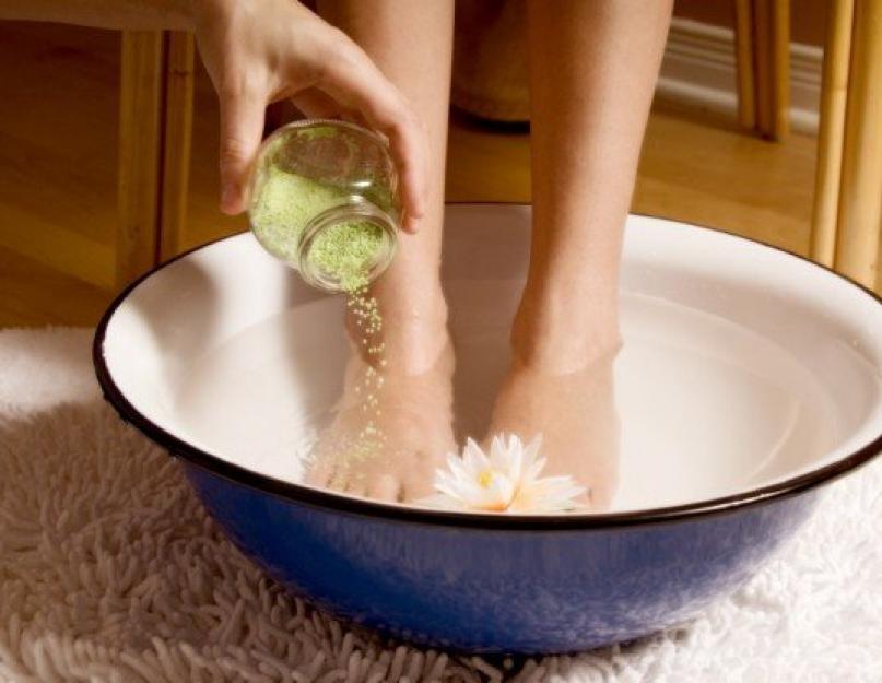 Делать солевые ванны для ног. Чем полеза солевая ванна — больше не всегда лучше