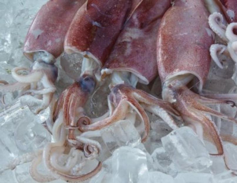 Как правильно сварить замороженных кальмаров, чтобы они были мягкими? Как правильно варить кальмары для салата, чтобы они были мягкими и нежными. 