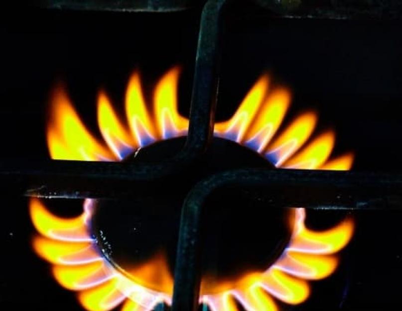 Газовая конфорка горит красным пламенем. Почему газ горит красным пламенем? Почему газ начинает гореть оранжевым пламенем