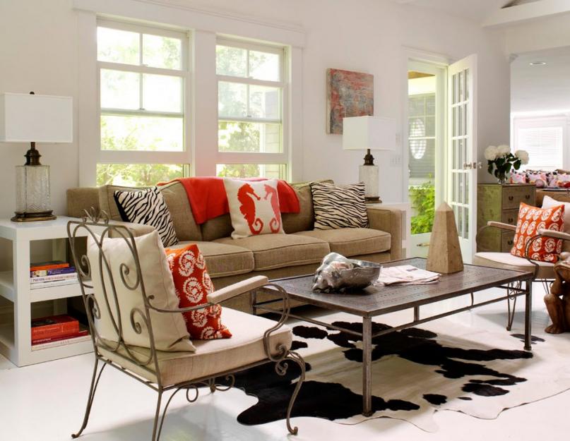 Декоративные подушки к коричневому дивану. Декоративные подушки на диван — выбор, цвета, сочетания, формы (43 фото)