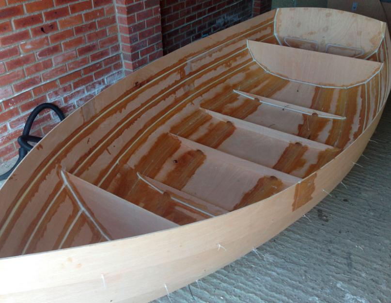 Как сделать лодку из стеклопластика самостоятельно? Лодка своими руками: лучшие проекты и советы как сделать деревянную или фанерную лодку Резиновая лодка своими руками чертеж. 