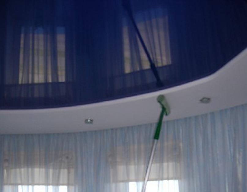 Как правильно ухаживать за тканевыми и глянцевыми натяжными потолками (с видео)? Уход за навесными потолками — чем и как мыть. 